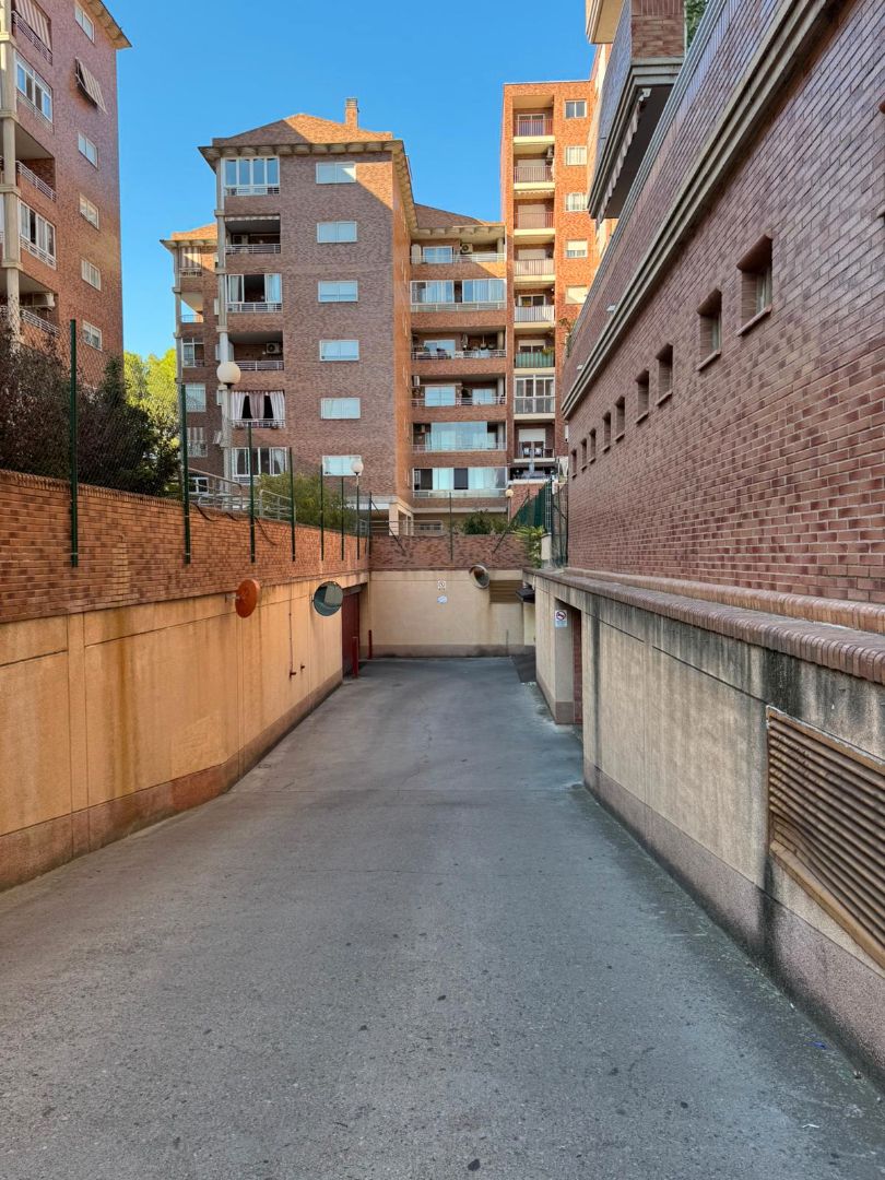 Parking de Piso en venta en  Zaragoza Capital con Calefacción, Parquet y Trastero