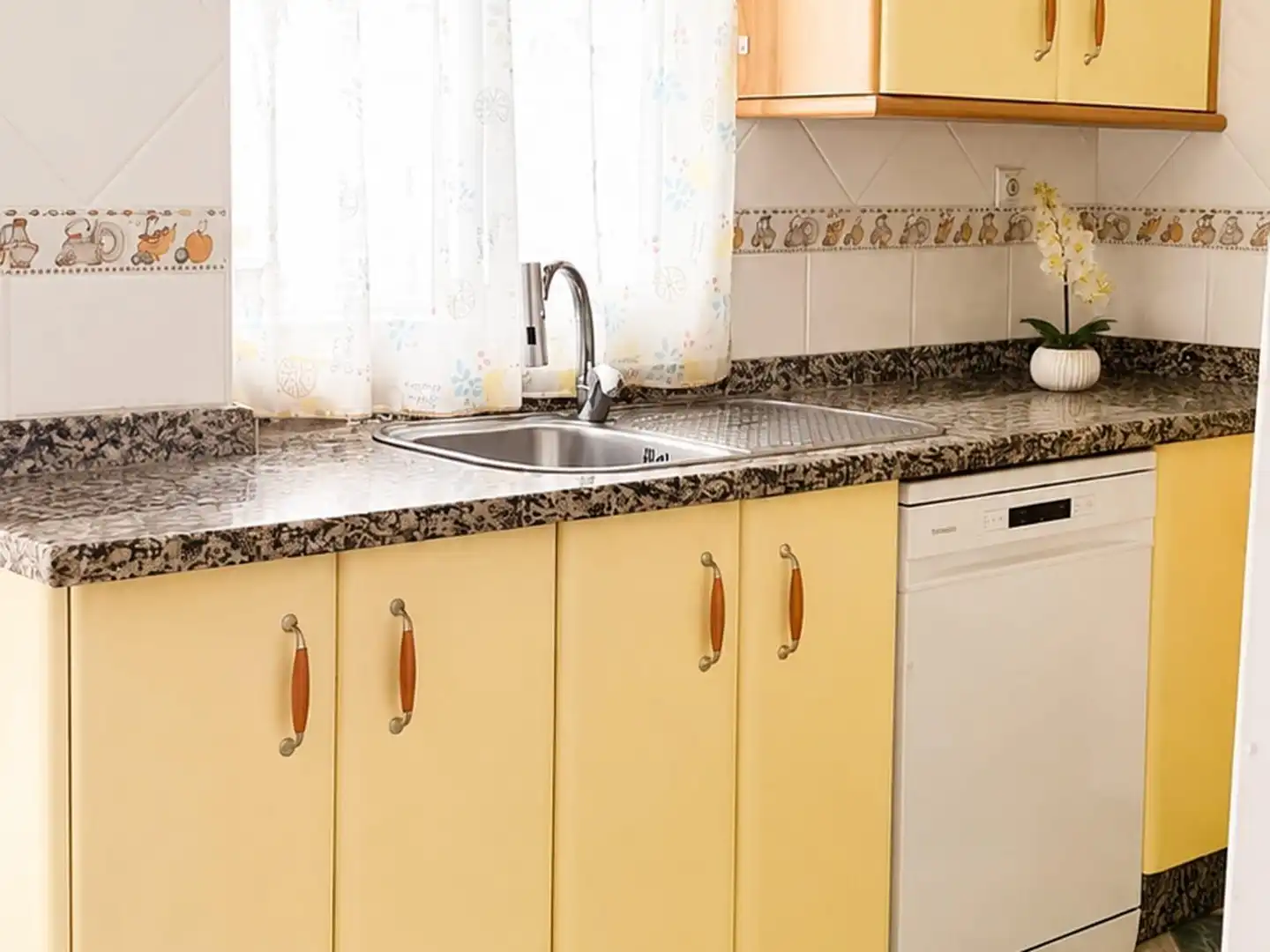 Cuina de Casa o xalet en venda en Huelva amb Aire condicionat i Traster