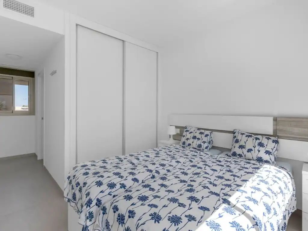 Habitación de Apartamento en venta en Orihuela con Aire acondicionado, Terraza y Piscina