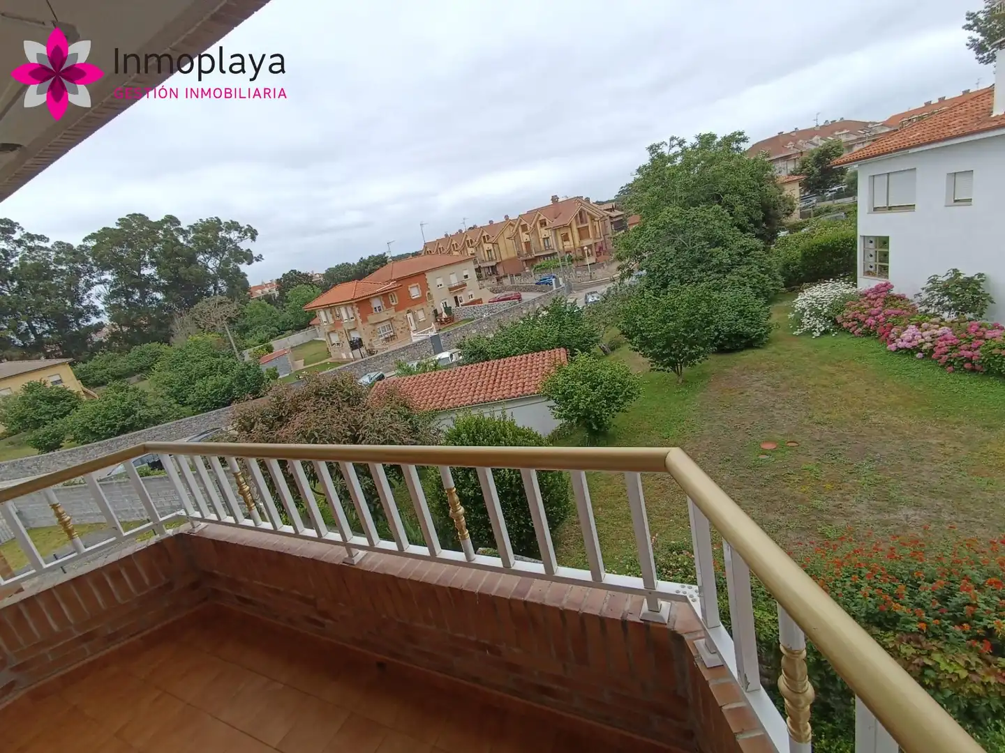 Flat with lift to rent in Ris