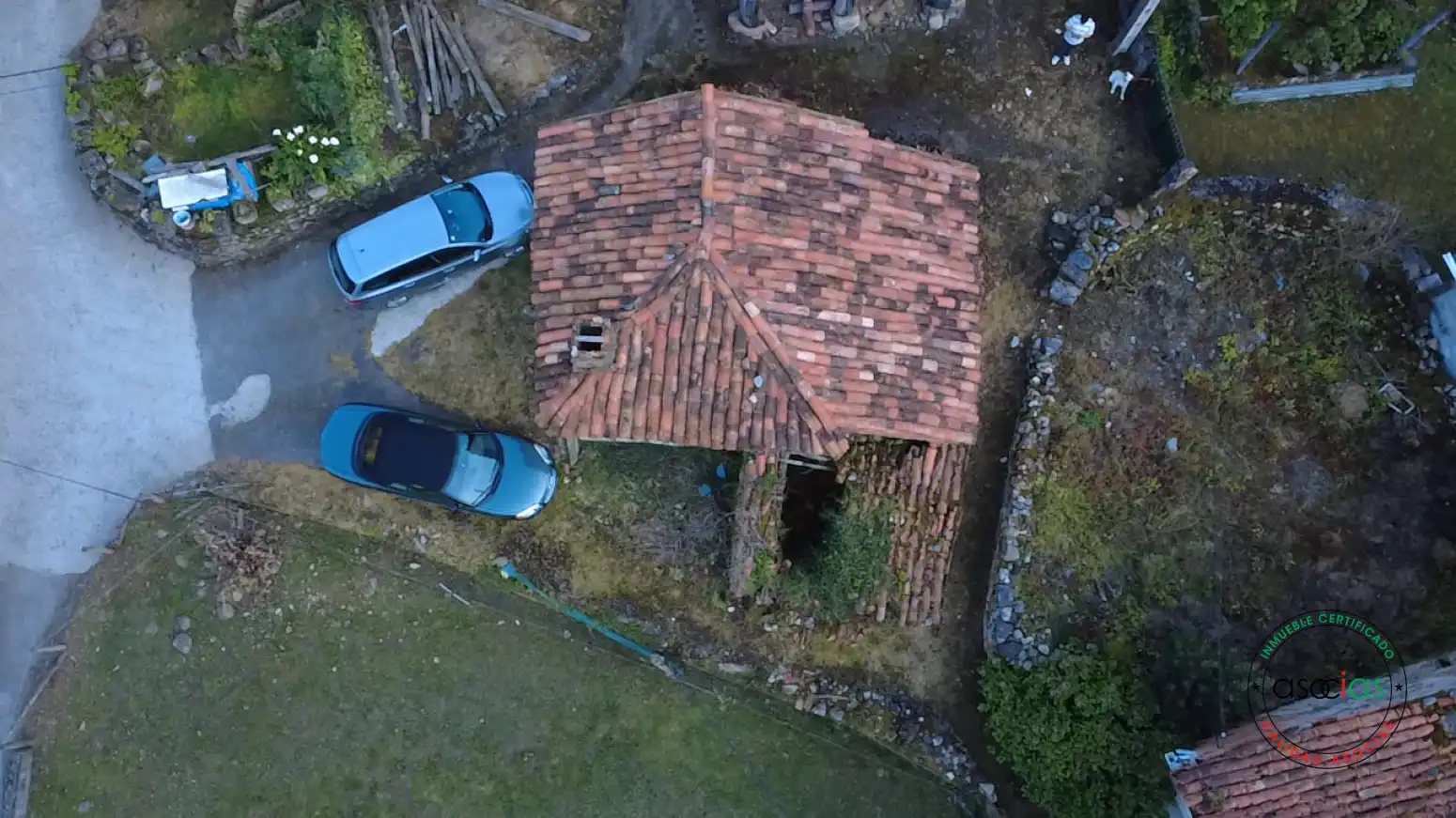 Parking of Houses for sale in Amieva