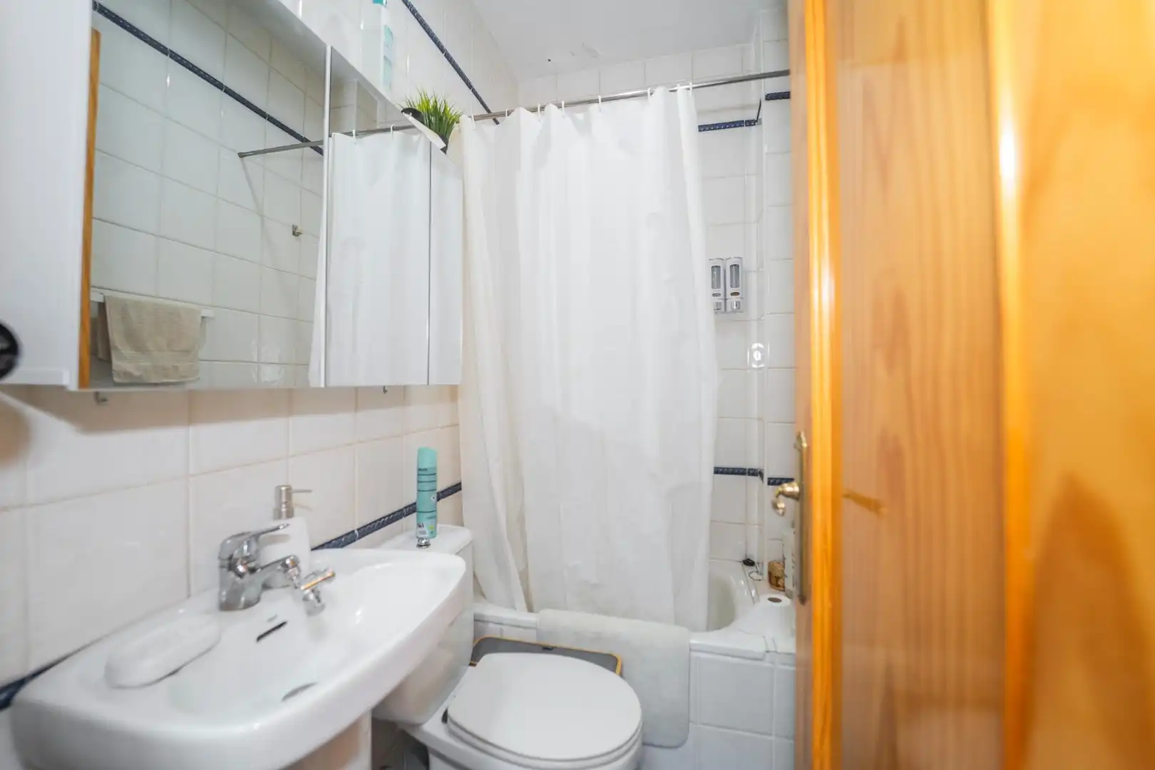 Baño de Casa adosada en venta en Cedillo del Condado con Calefacción, Jardín privado y Terraza