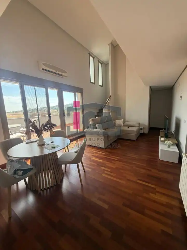 Sala d'estar de Àtic en venda en Cáceres amb Aire condicionat, Calefacció i Terrassa