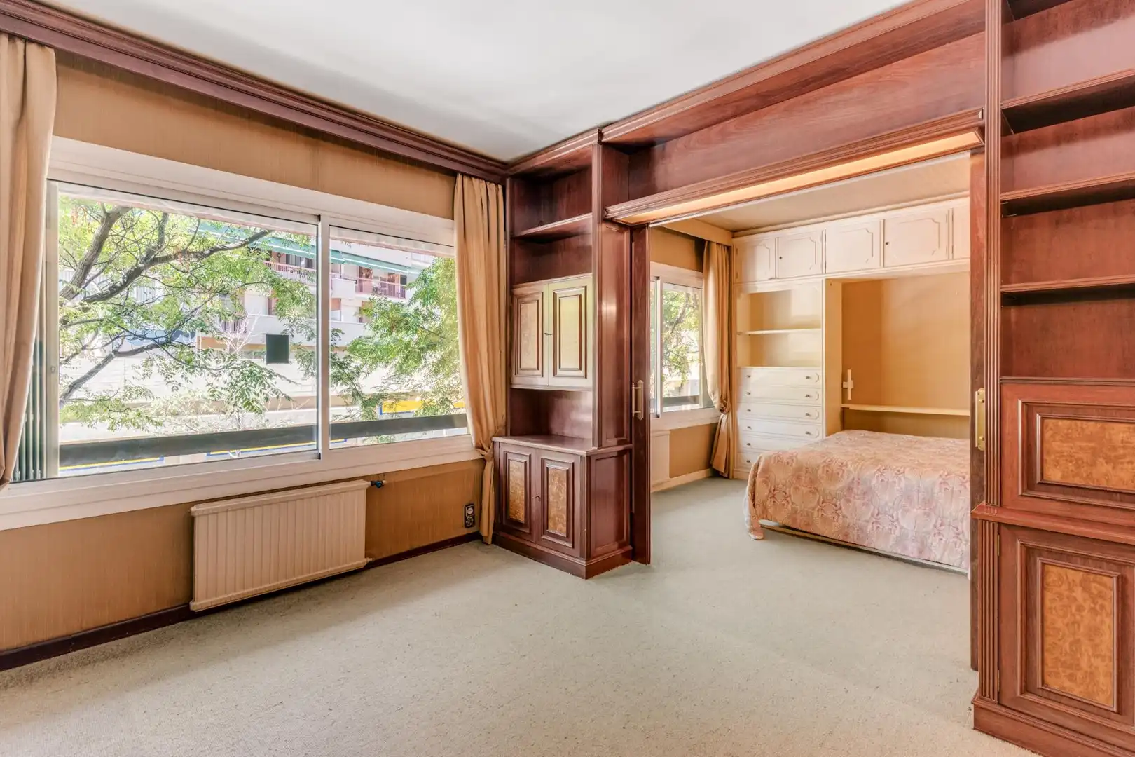 Habitación de Piso en venta en Barcelona con Balcón y Alarma