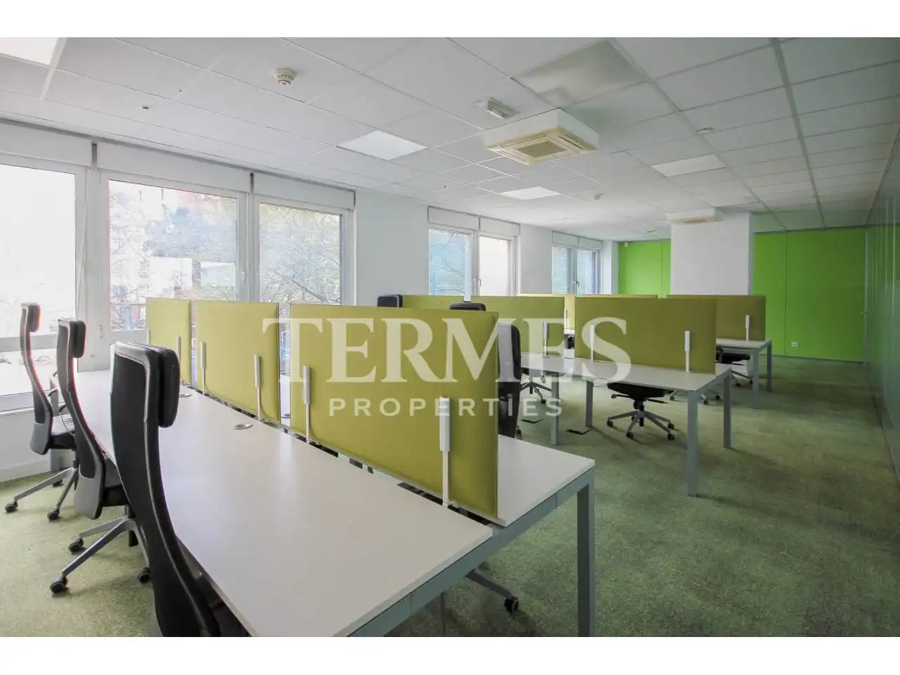 Office for sale in Barcelona  with Air Conditioner, Heating and Alarm