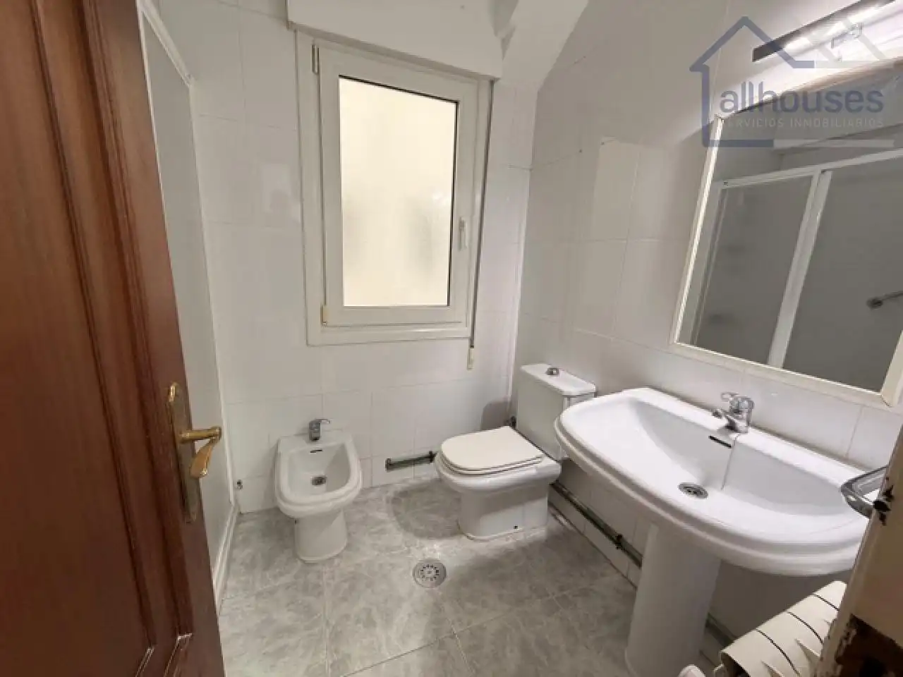 Baño de Piso en venta en Vigo  con Calefacción, Parquet y Terraza