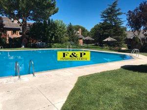 Swimming pool of Single-family semi-detached to rent in Majadahonda  with Air Conditioner, Heating and Private garden