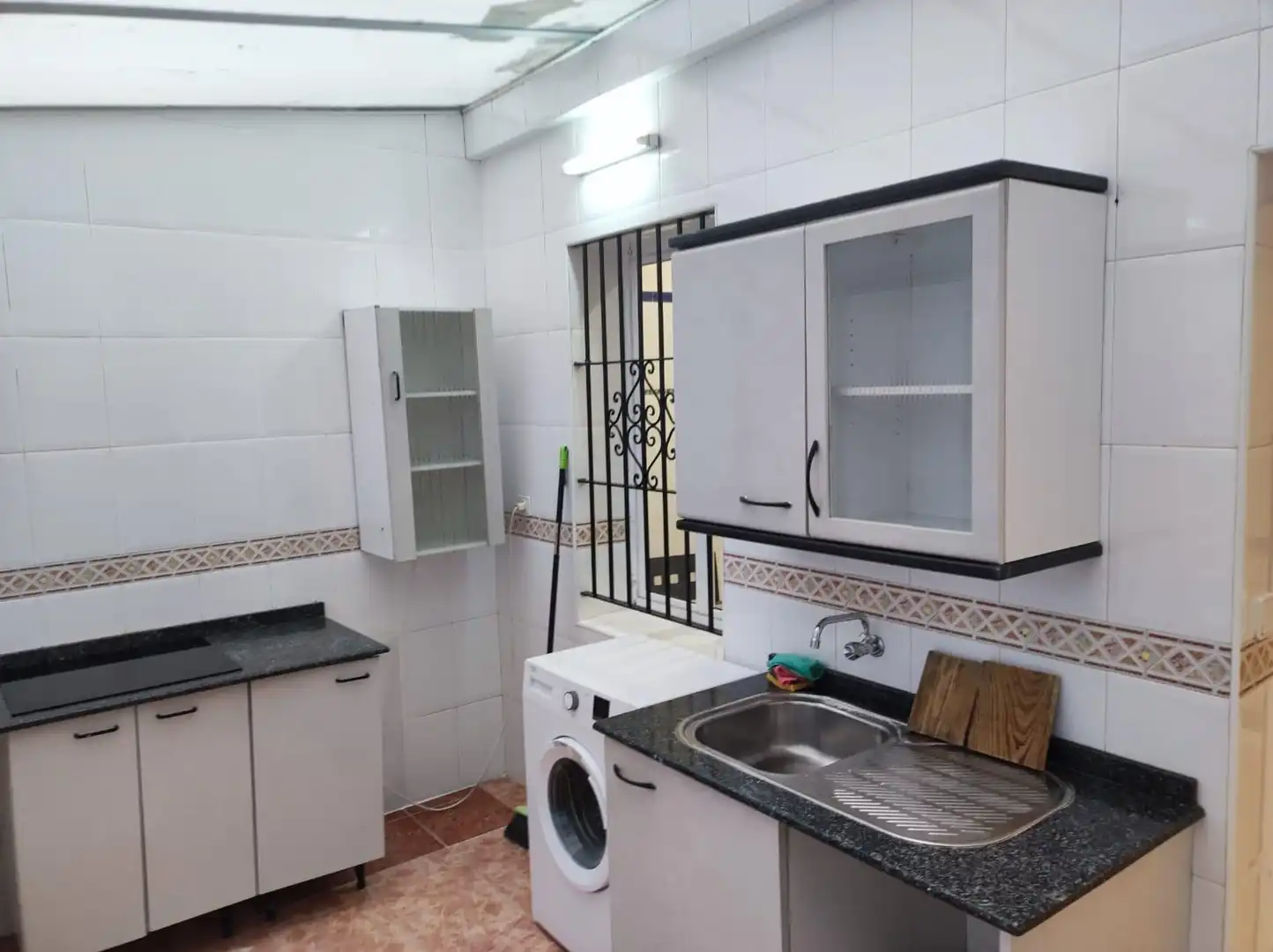 Kitchen of Ground floor for sale in Sevilla  with Air Conditioner, Heating and Furnished