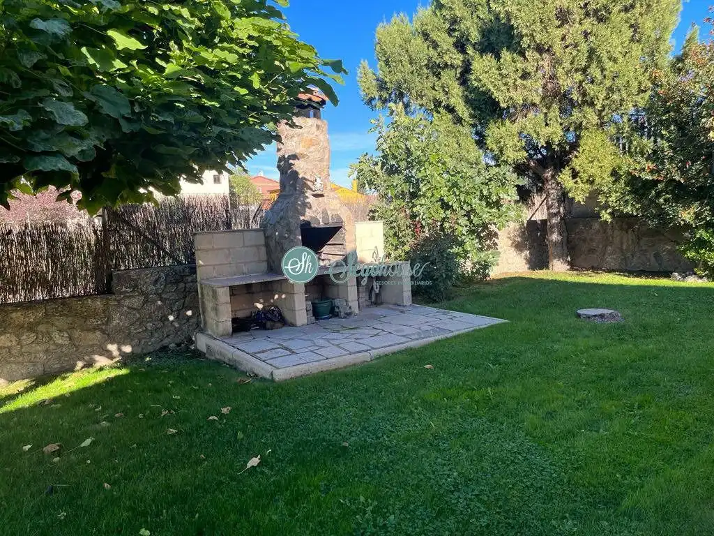 Jardí de Casa o xalet de lloguer en Palazuelos de Eresma amb Calefacció, Terrassa i Moblat