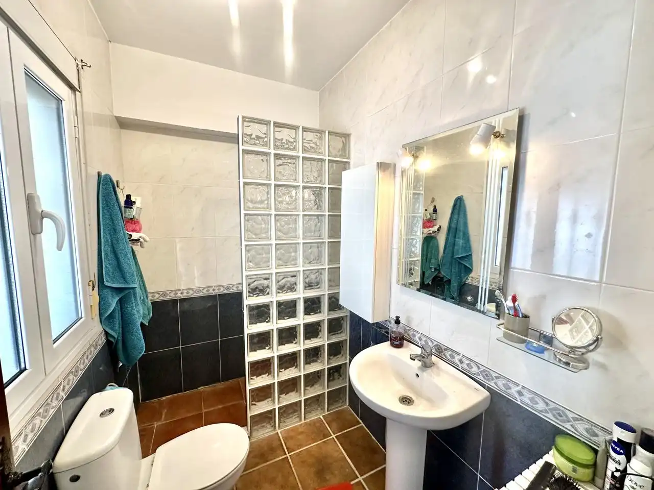 Baño de Casa adosada en venta en Humilladero con Aire acondicionado, Terraza y Trastero