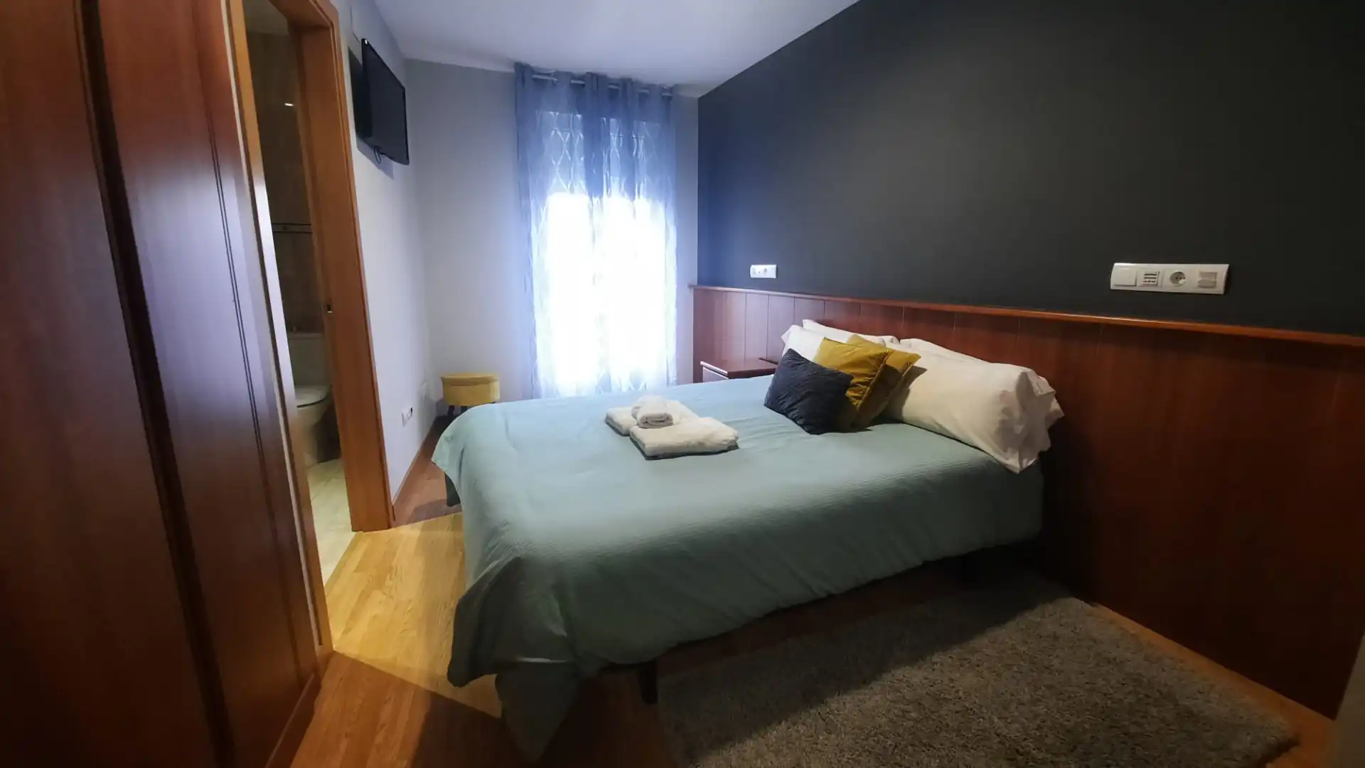 Schlafzimmer von Gebäude zum Verkauf in Cacabelos mit Alarm