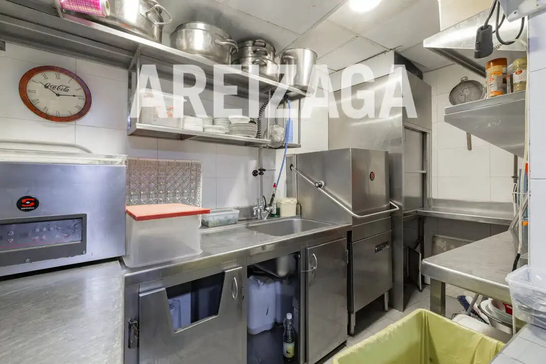 Cuina de Local de lloguer en Donostia - San Sebastián  amb Moblat
