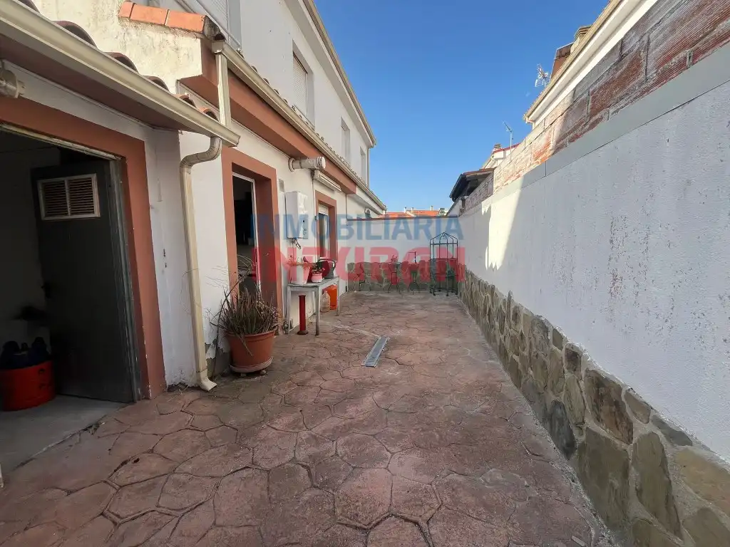 Vista exterior de Casa adosada en venda en Peraleda de la Mata