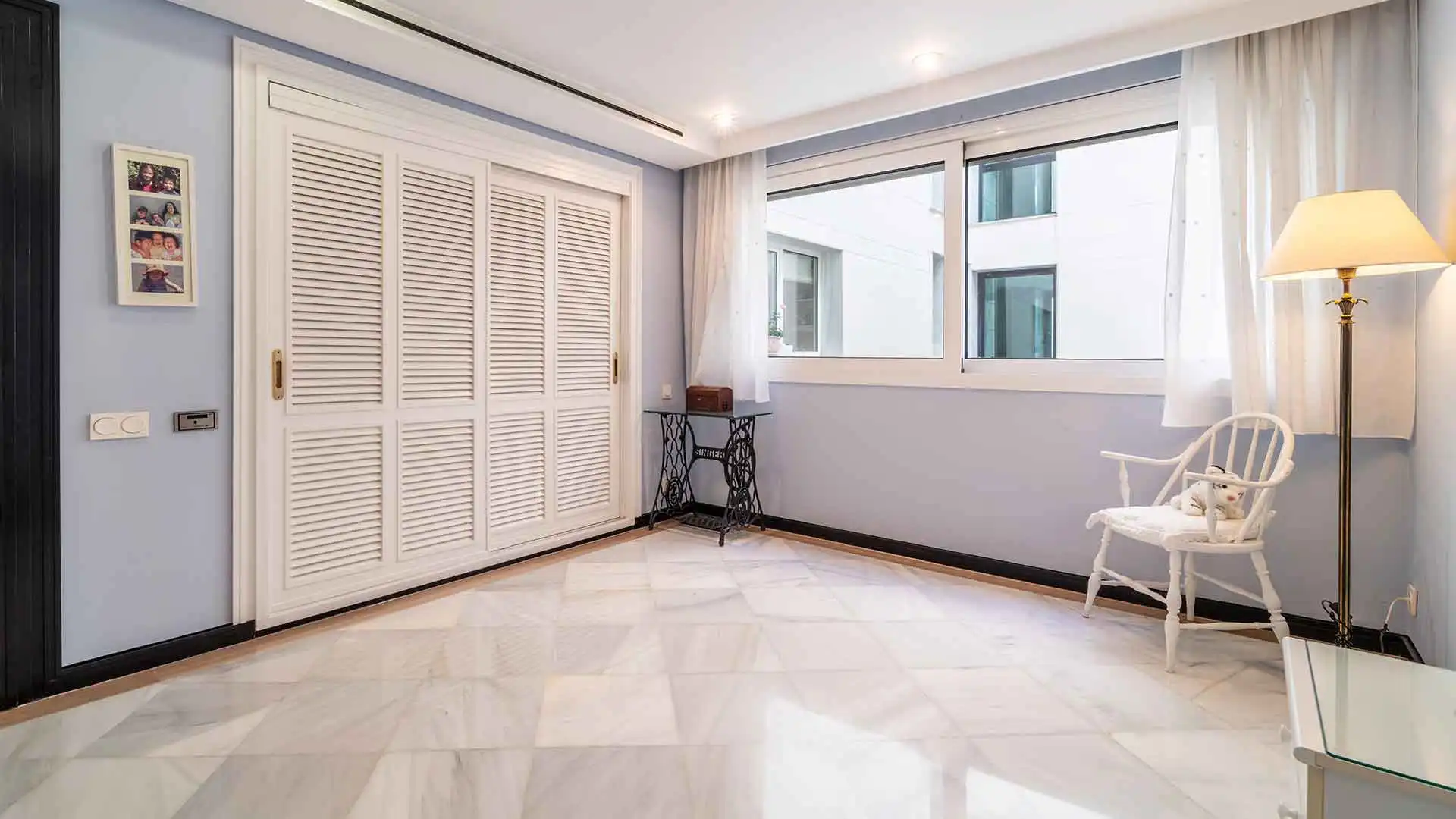 Habitación de Apartamento en venta en Marbella con Aire acondicionado, Terraza y Trastero