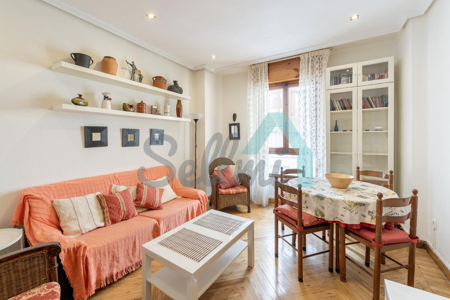 Living room of Flat to rent in Gijón   with Heating, Parquet flooring and Furnished