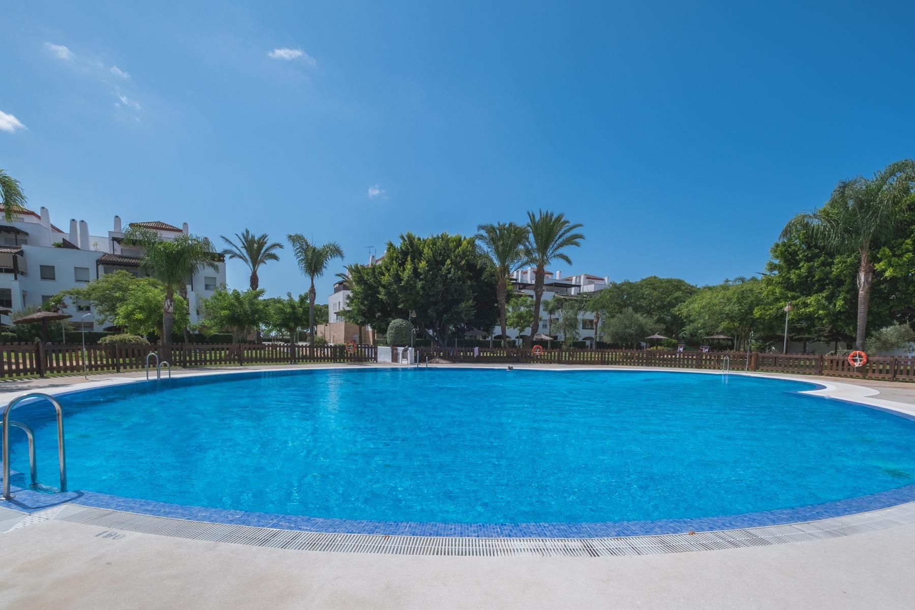 Swimming pool of Attic for sale in Rota  with Air Conditioner, Heating and Terrace