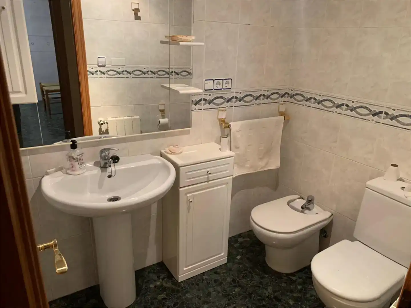Bathroom of Flat for rent in Villena  with Air Conditioner, Storage room and Furnished