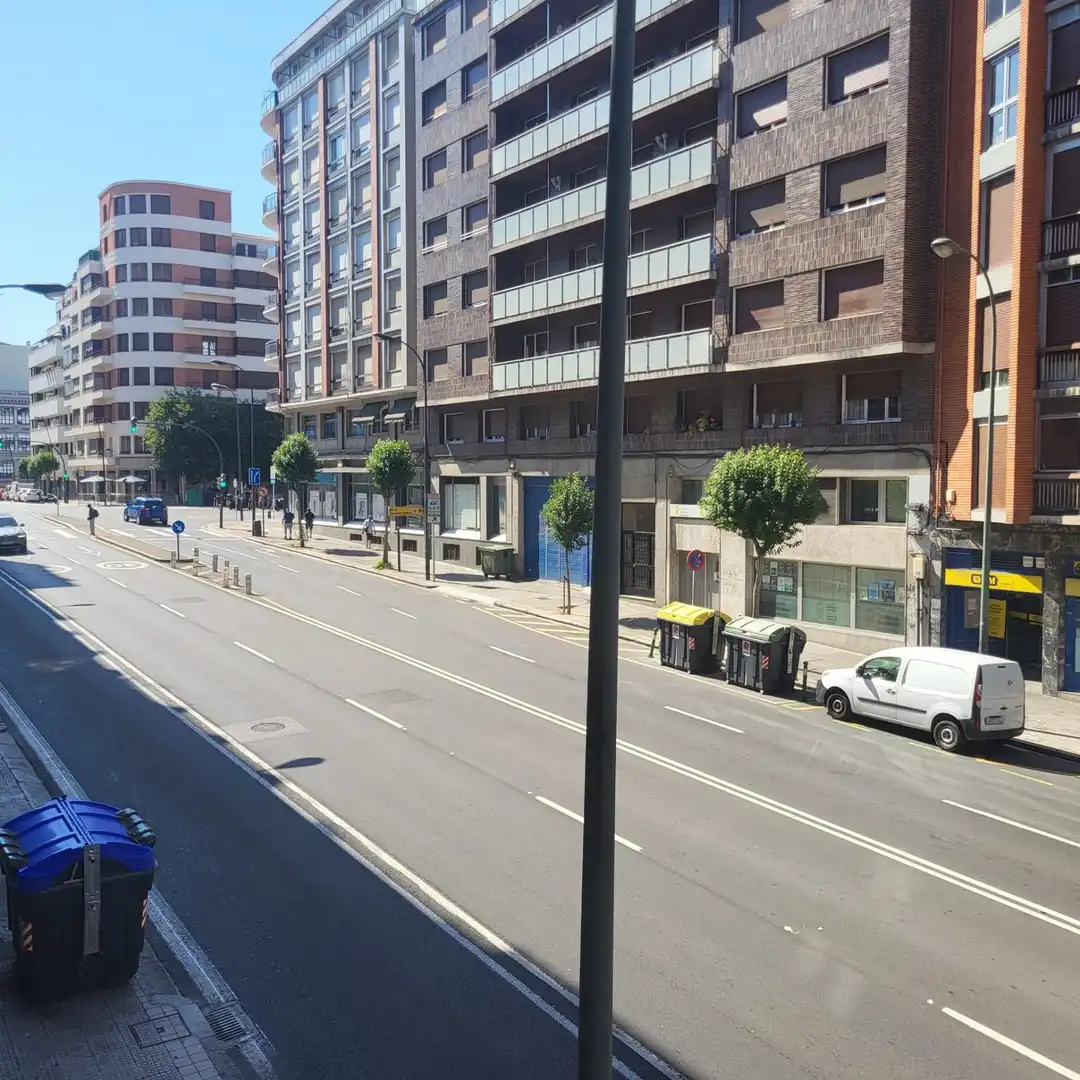 Vista exterior de Pis en venda en Bilbao  amb Calefacció i Balcó