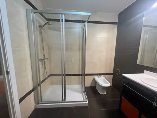 Bathroom of Flat for rent in Puertollano  with Air Conditioner, Heating and Parquet flooring