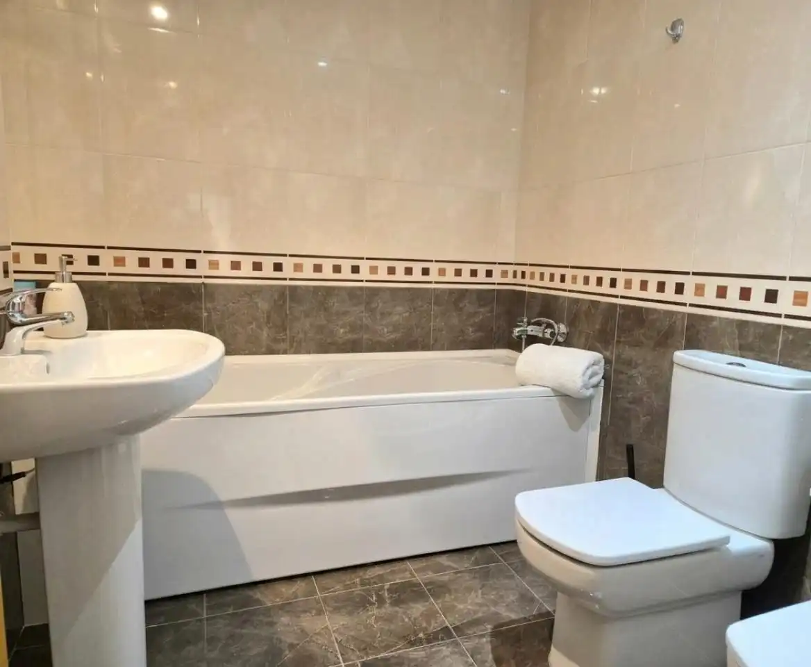 Bathroom of Flat for rent in Ferrol  with Heating, Parquet flooring and Storage room