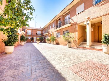 Casa a schiera con balcone in vendita a Centro