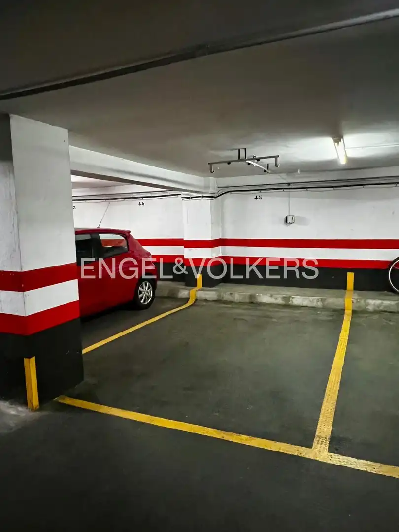 Parking de Piso en venta en Madrid con Calefacción, Parquet y Terraza