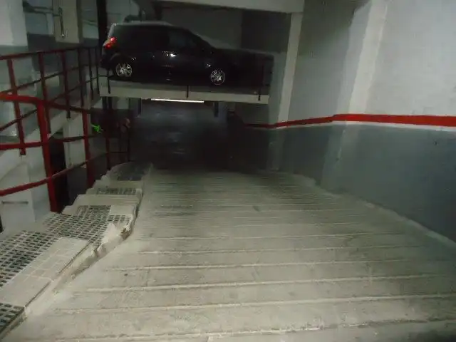 Garaje de alquiler en Carrer Ermengol VI, 8, Joc de la Bola - Camps d'Esports
