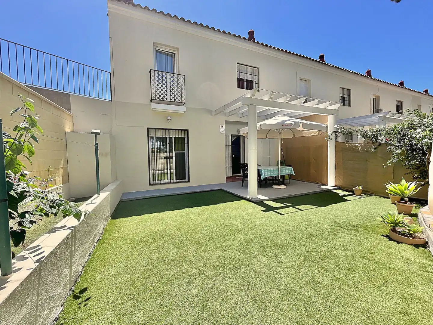 Maison mitoyenne avec piscine à vendre à CIERZO