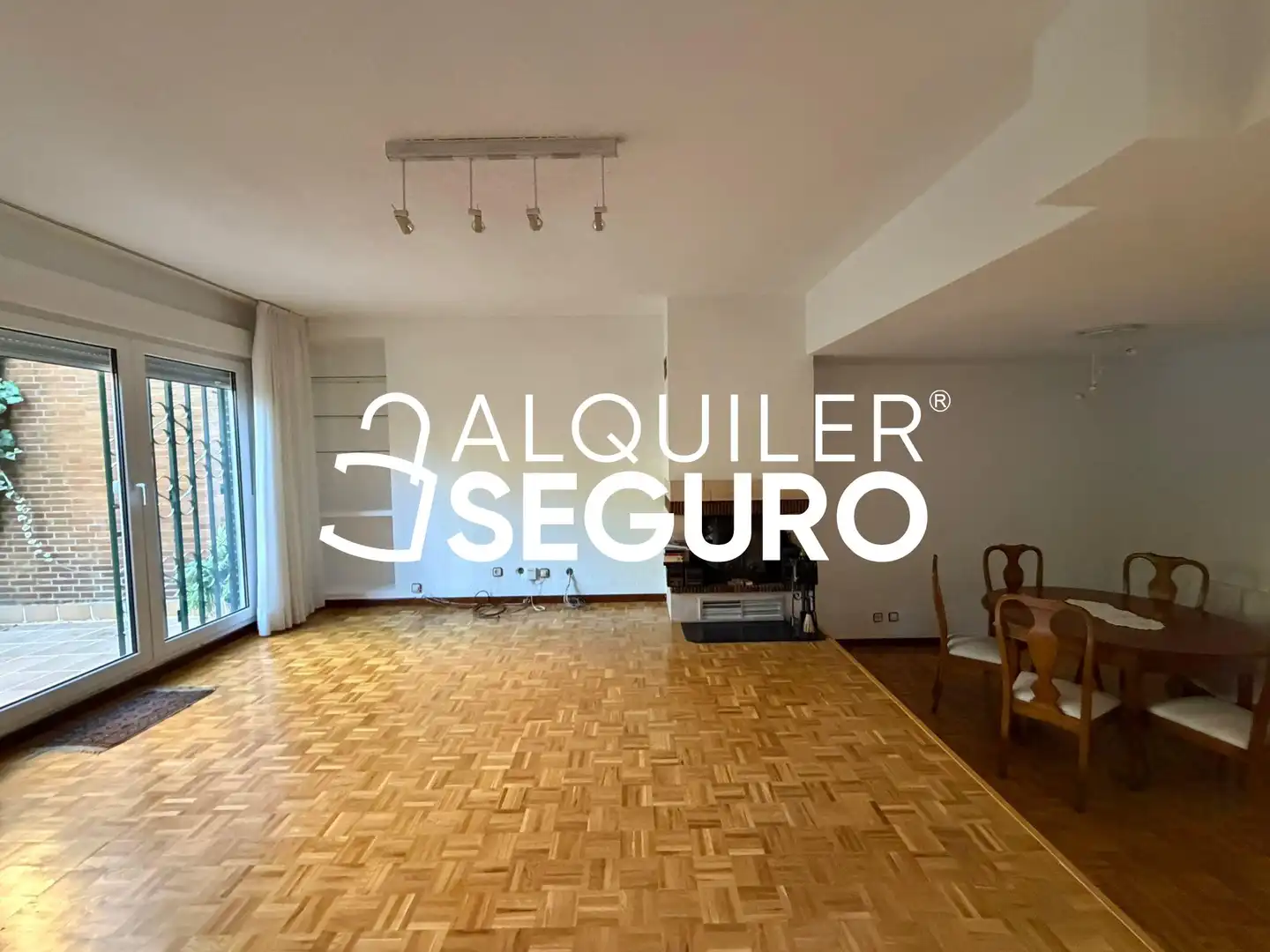 Living room of Houses for rent in Majadahonda  with Heating, Terrace and Swimming Pool