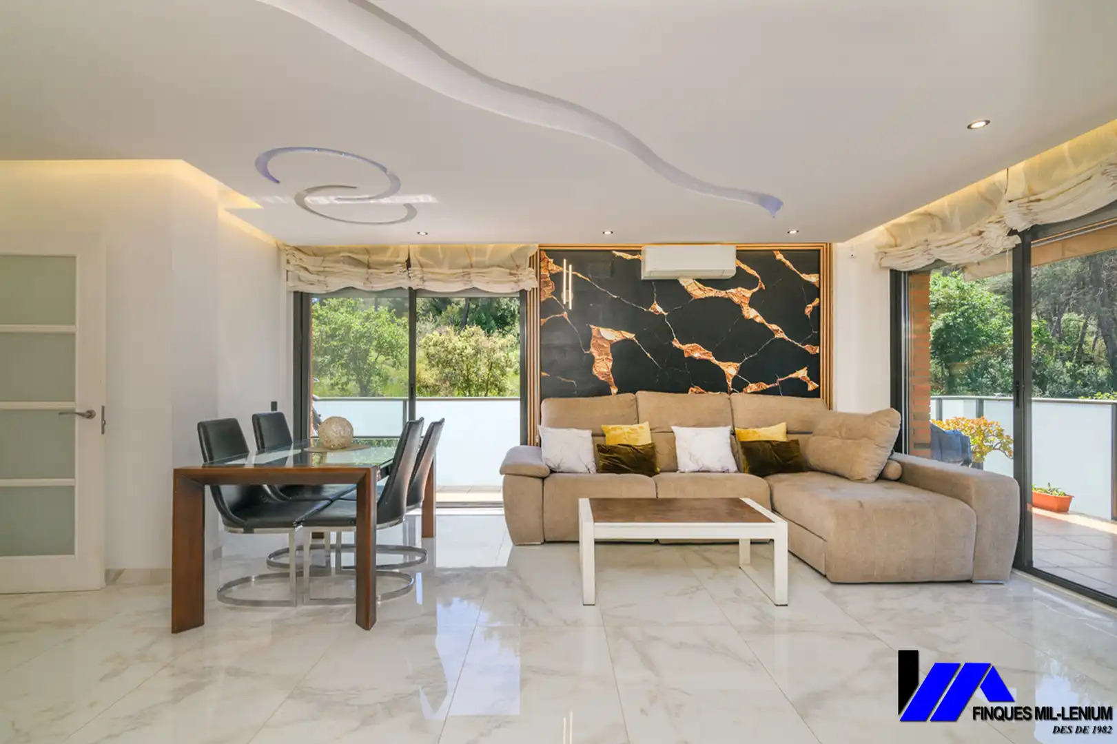 Sala d'estar de Dúplex en venda en Gavà amb Aire condicionat, Calefacció i Parquet