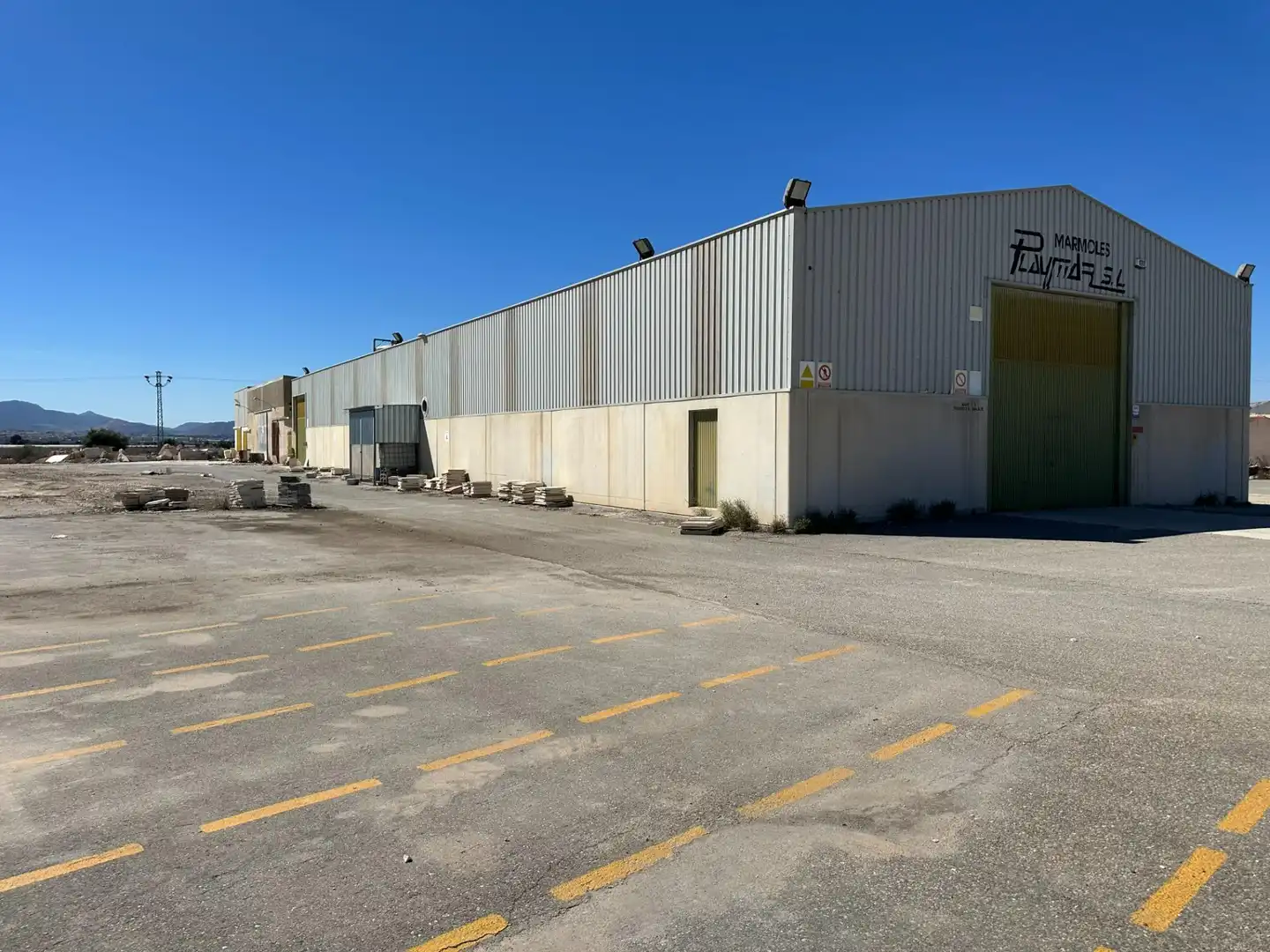 Außenansicht von Fabrikhallen zur Miete in Monforte del Cid