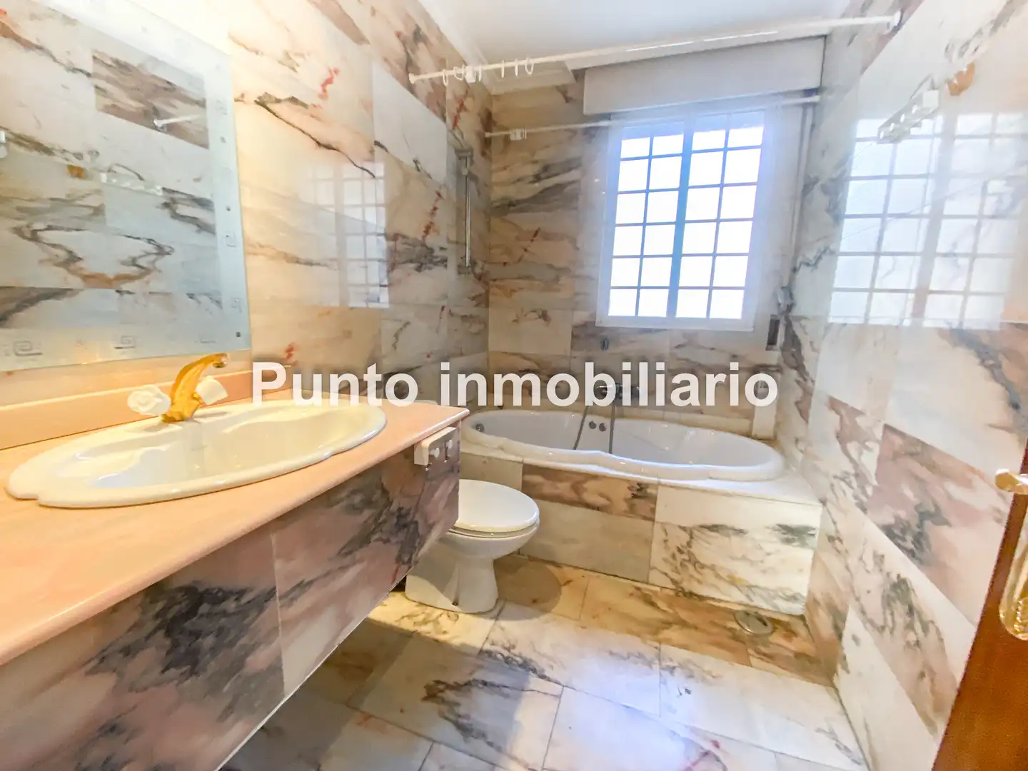 Badezimmer von Wohnung zum Verkauf in Valladolid mit Klimaanlage, Heizung und Parkett