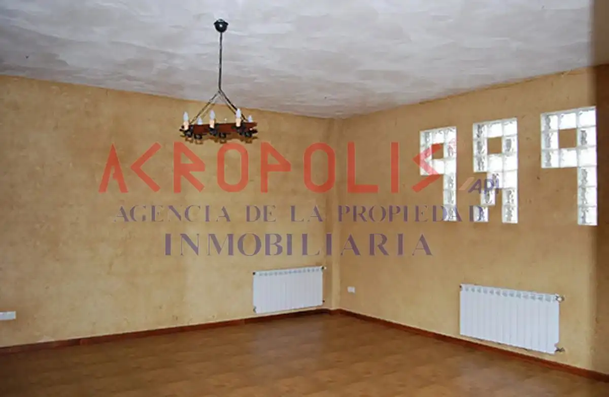 Sala de estar de Local en venta en Santa María de la Vega