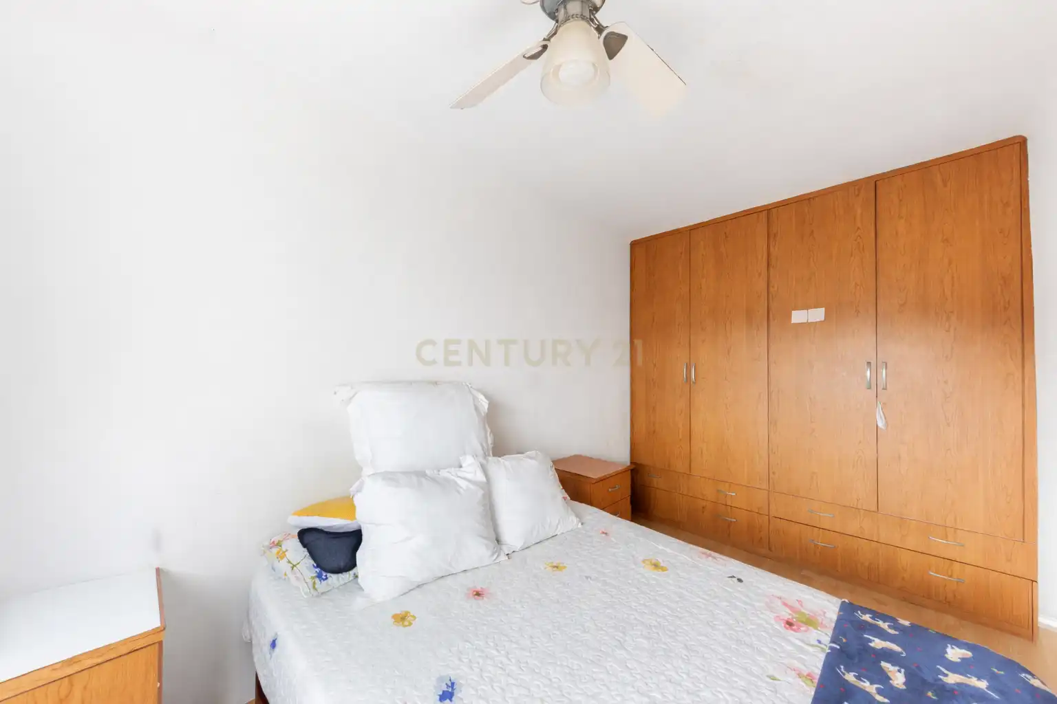 Dormitori de Apartament en venda en Badalona amb Aire condicionat i Balcó