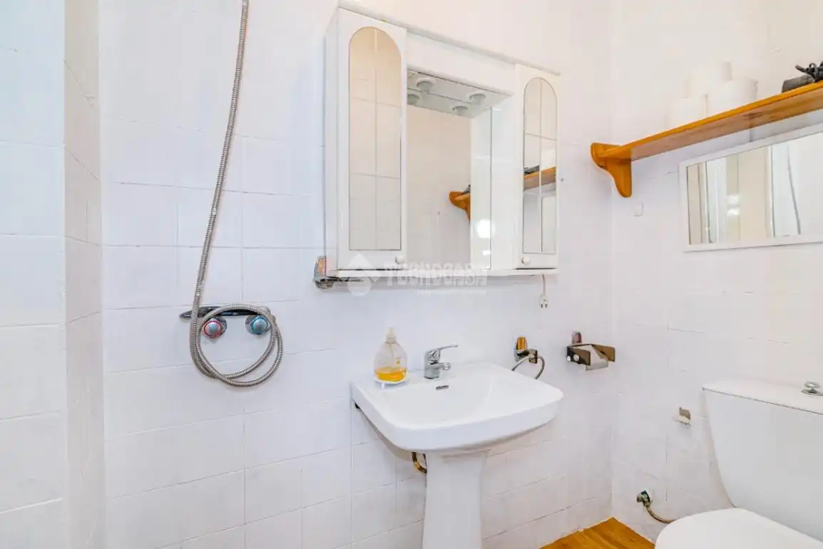 Bany de Casa adosada en venda en Armilla amb Jardí privat, Terrassa i Balcó