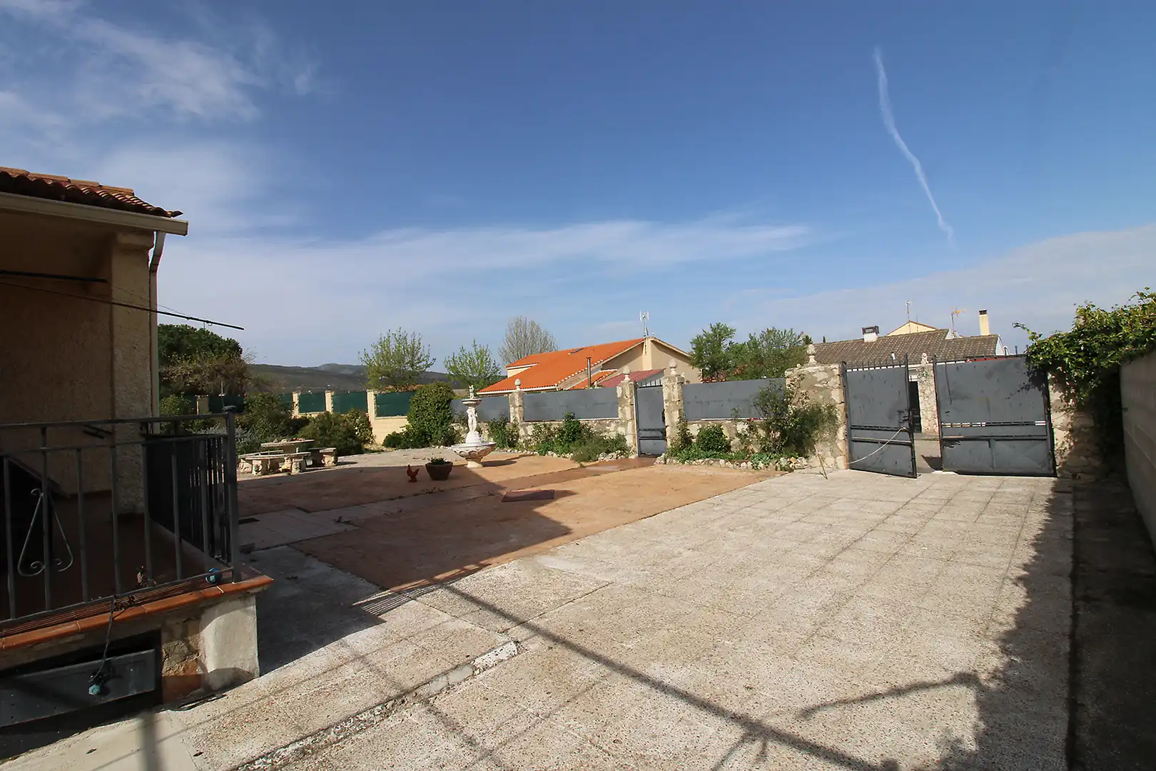 Detached house with garden for sale in Calle Bolivia, imagen 3
