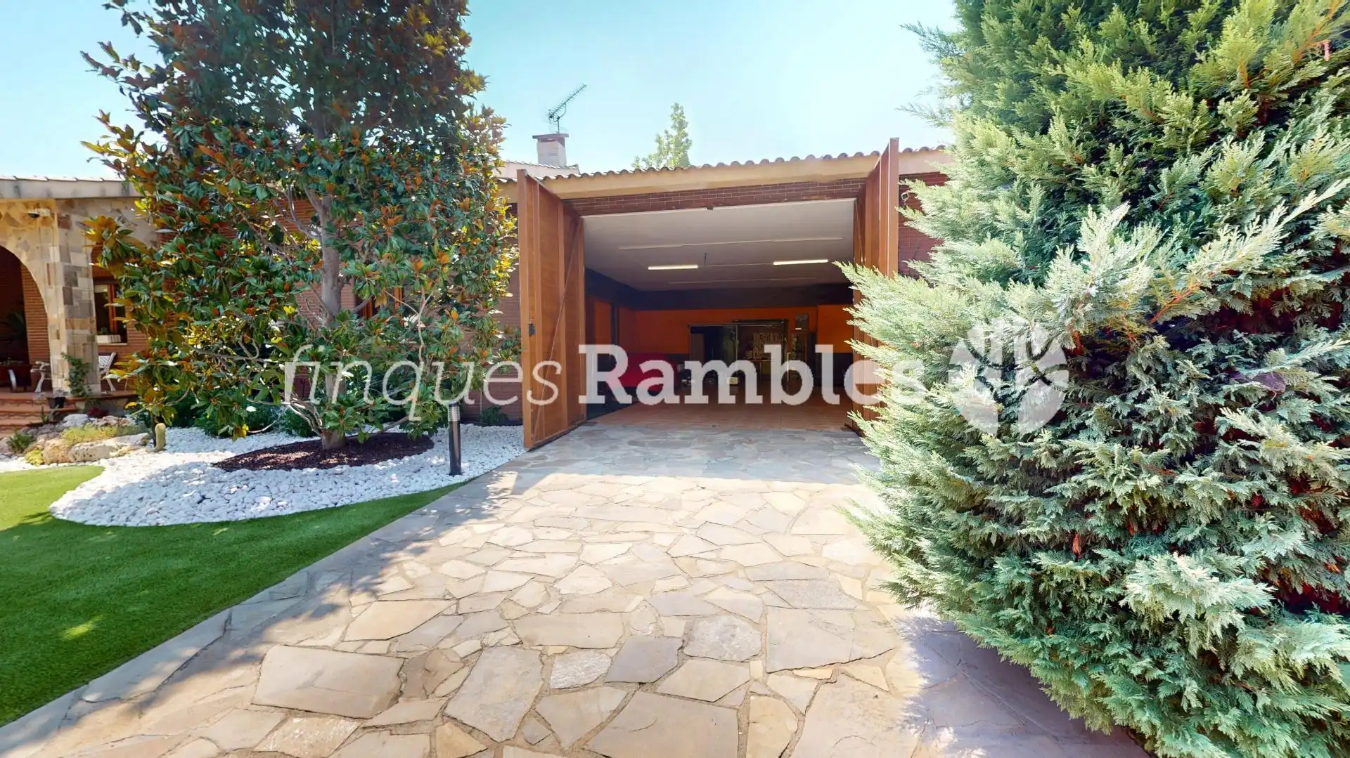 Vista exterior de Casa o chalet en venta en La Pobla de Claramunt con Calefacción, Jardín privado y Terraza