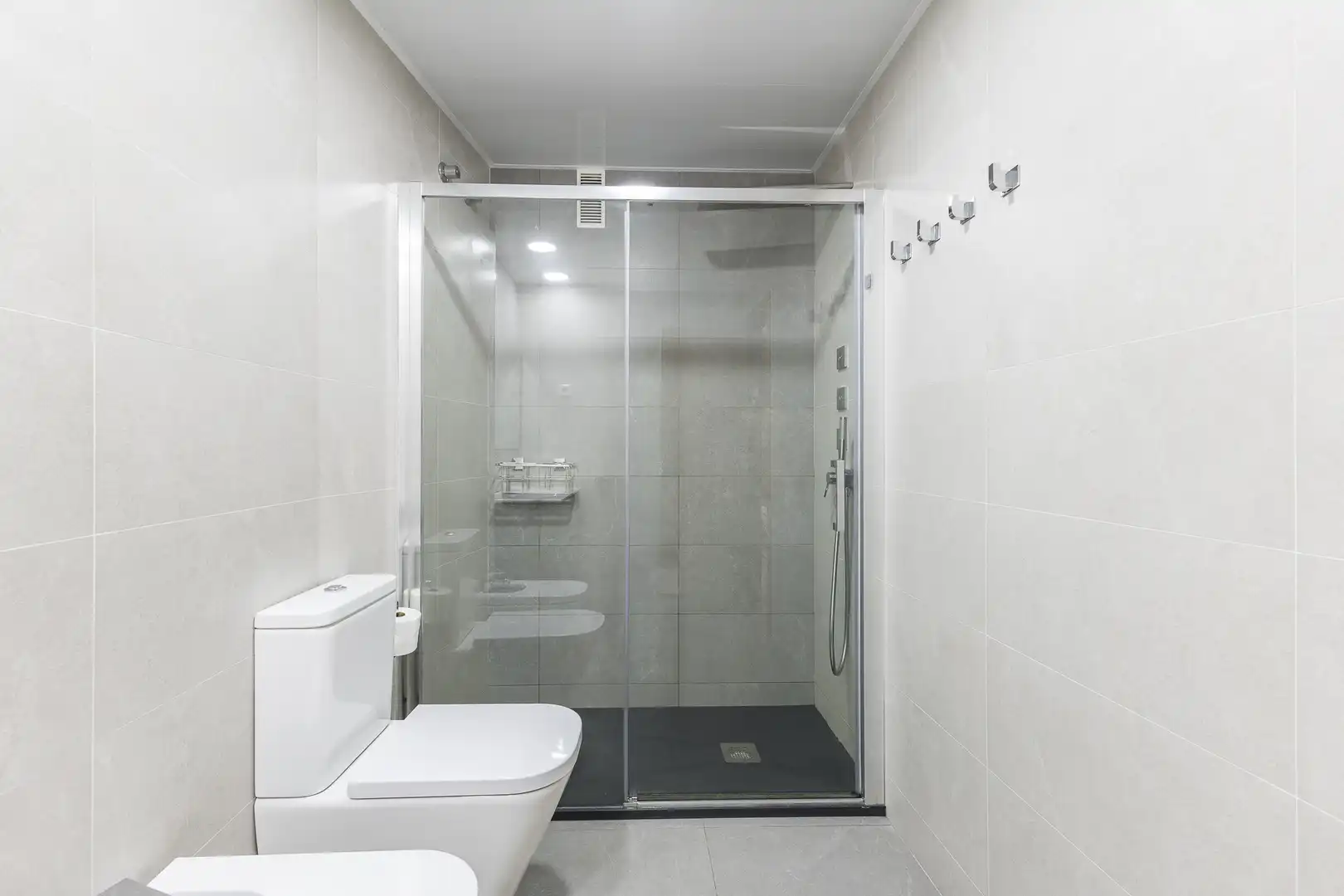 Badezimmer von Wohnung zum Verkauf in Barcelona mit Klimaanlage, Heizung und Terrasse