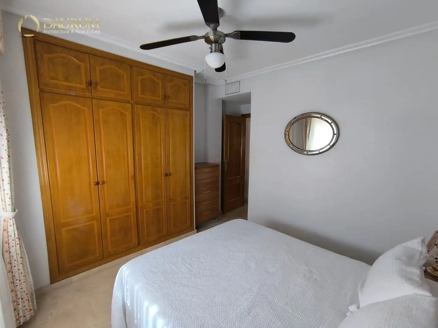 Schlafzimmer von Einfamilien-Reihenhaus zum Verkauf in Santa Pola mit Klimaanlage, Heizung und Privatgarten