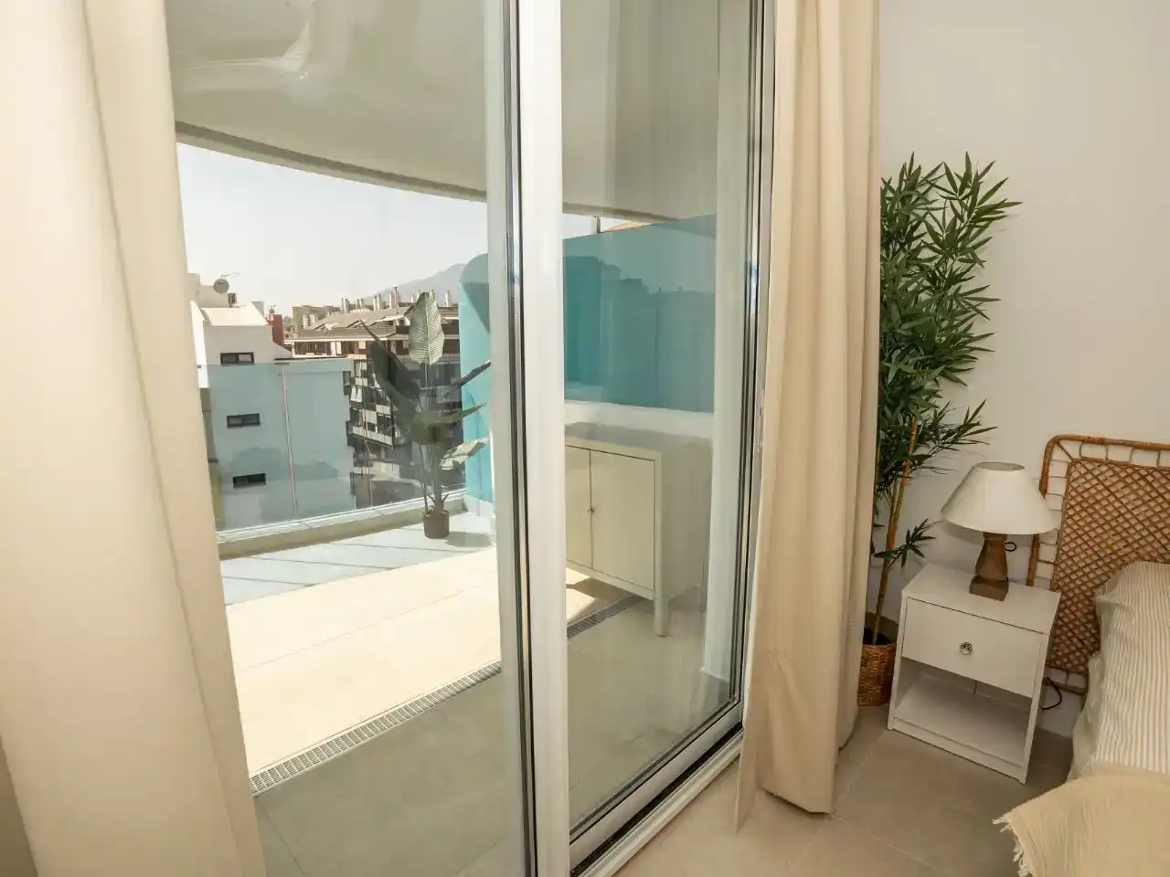 Terrassa de Apartament de lloguer en Fuengirola amb Aire condicionat, Piscina i Balcó