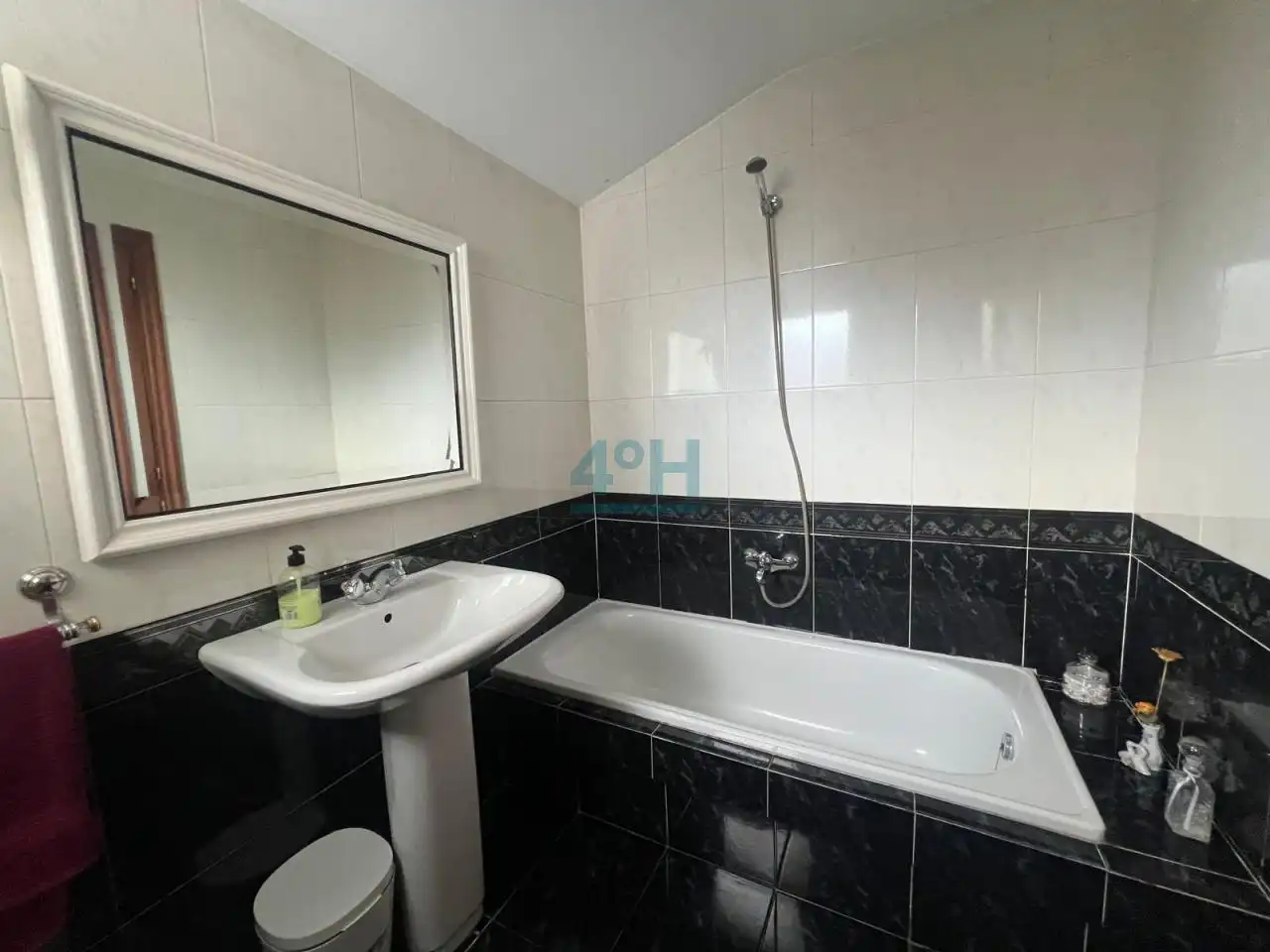 Baño de Casa adosada en venta en Ourense Capital  con Calefacción, Jardín privado y Parquet