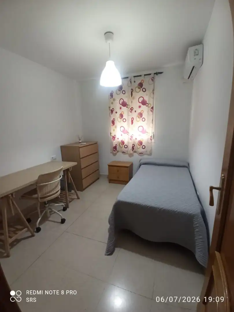 Habitación de Piso de alquiler en Málaga con Aire acondicionado, Terraza y Amueblado