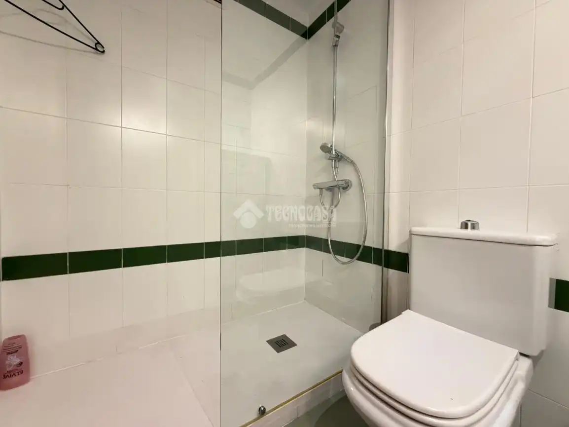 Bathroom of Flat for rent in Madrid  with Heating and Community pool