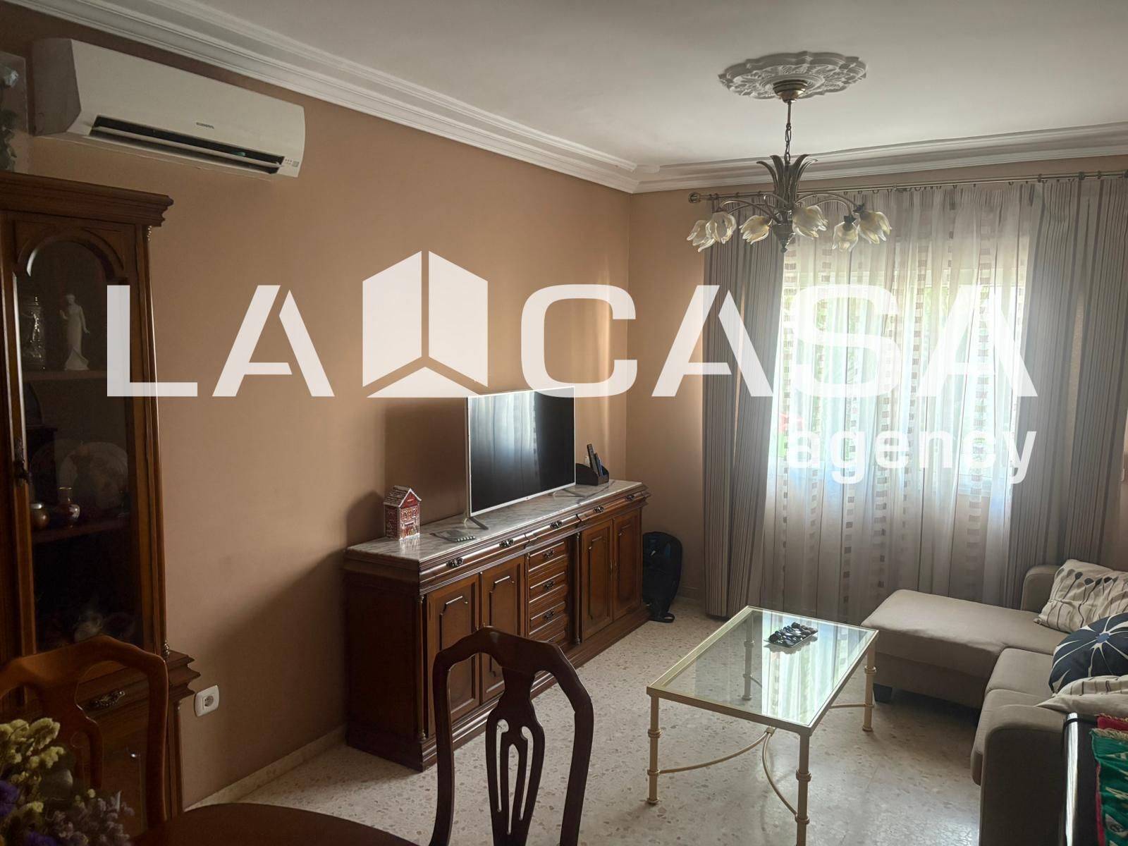 Sala de estar de Casa adosada en venta en Dos Hermanas con Terraza, Trastero y Balcón