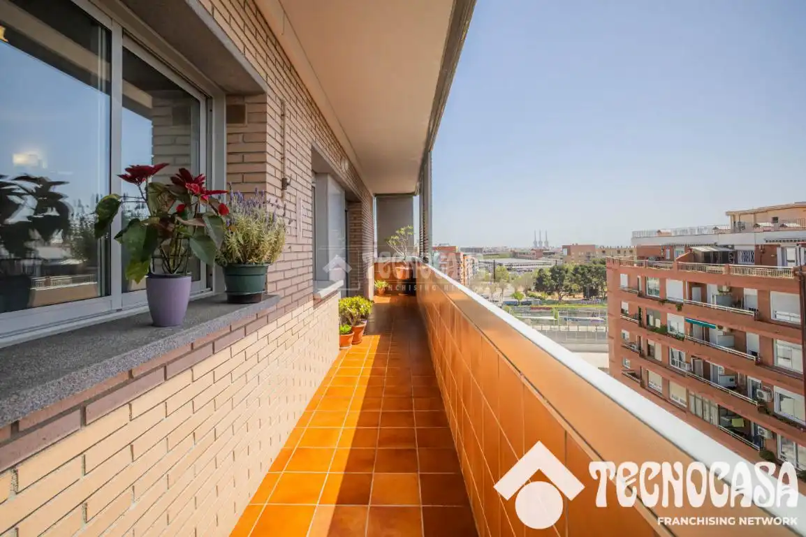 Vista exterior de Ático en venta en Barcelona con Balcón