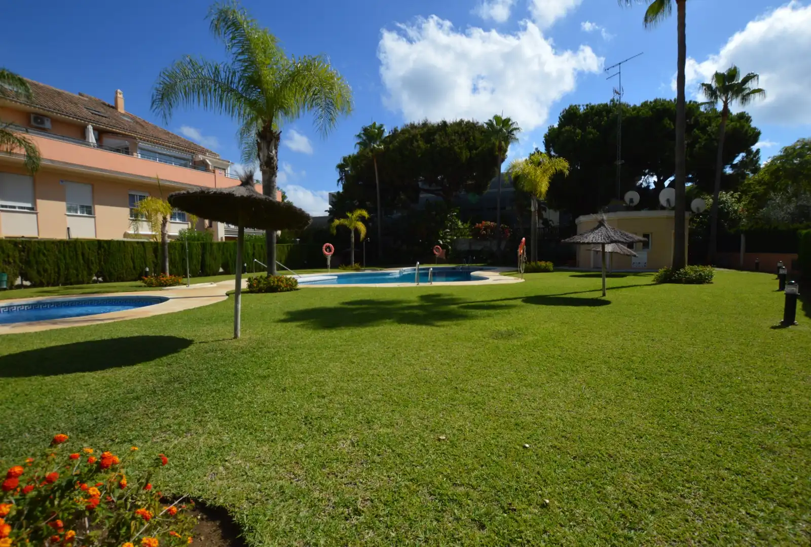 Jardí de Àtic en venda en Marbella amb Aire condicionat, Terrassa i Piscina comunitària
