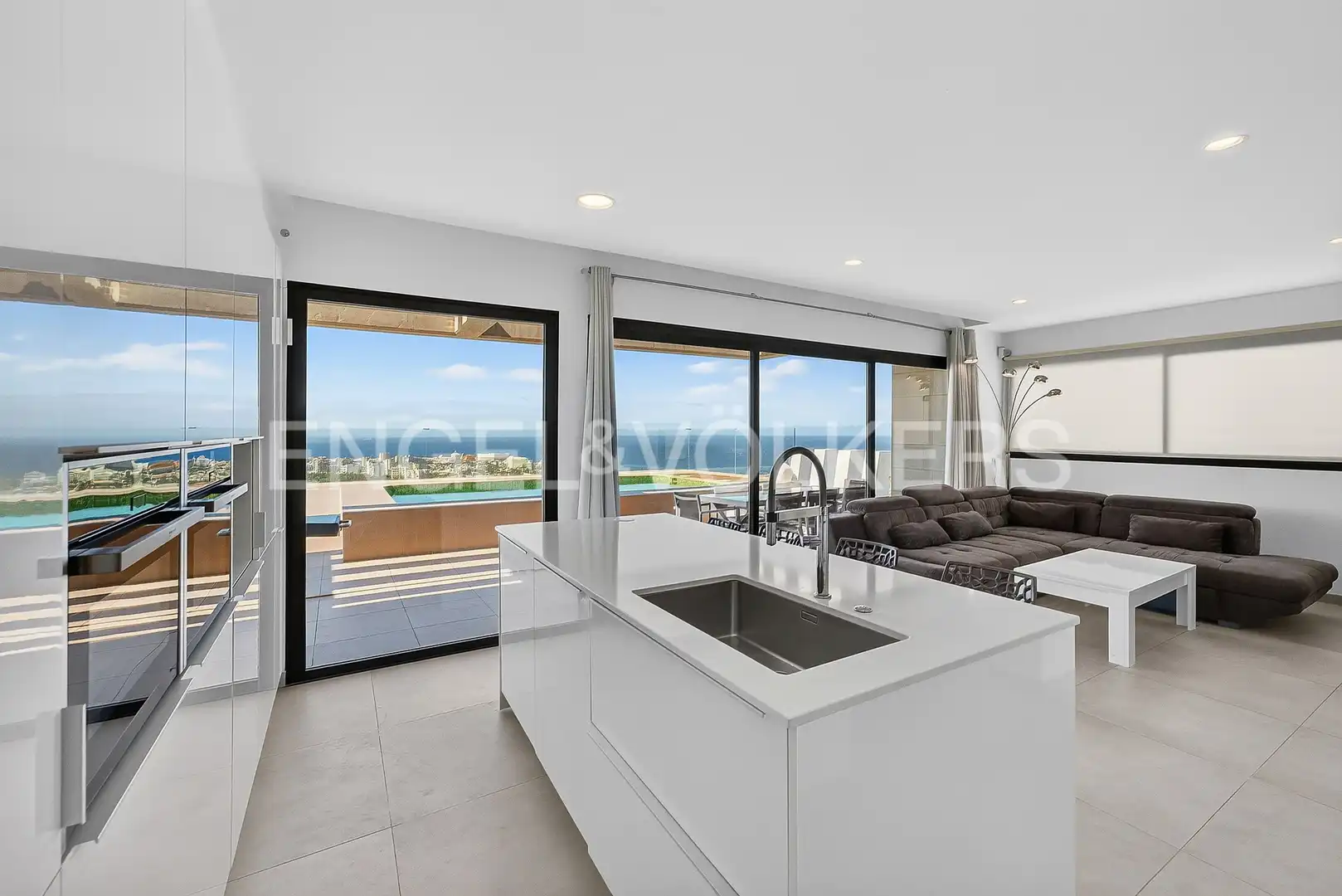 Küche von Wohnung zum Verkauf in Adeje mit Klimaanlage, Terrasse und Schwimmbad