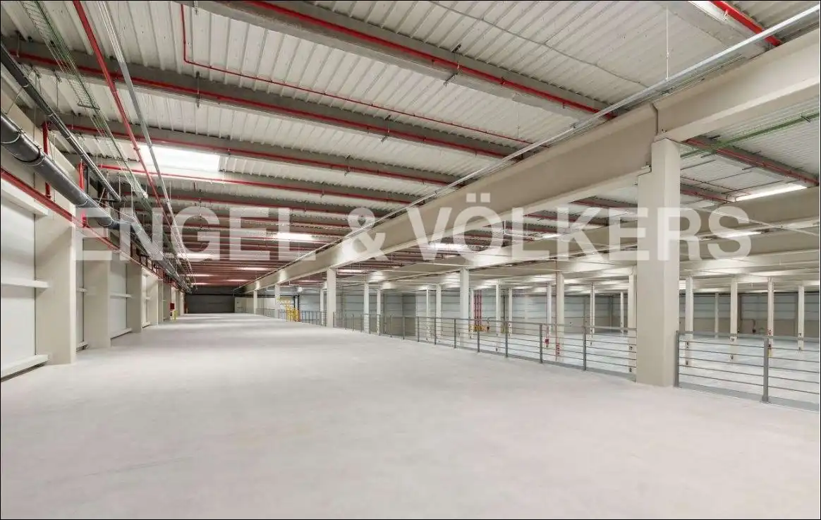 Parkplatz von Fabrikhallen zur Miete in Martorell
