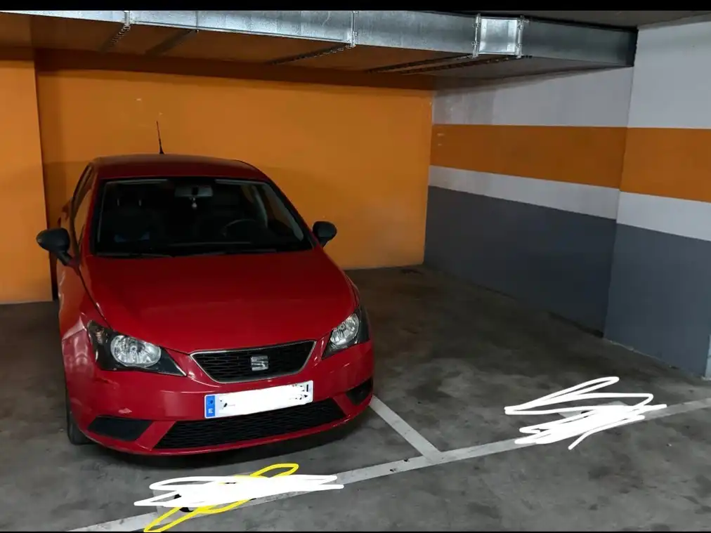 Parkplatz von Garage zur Miete in Valencia mit Alarm