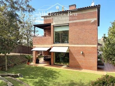 Detached house with balcony for sale in Can Biosca